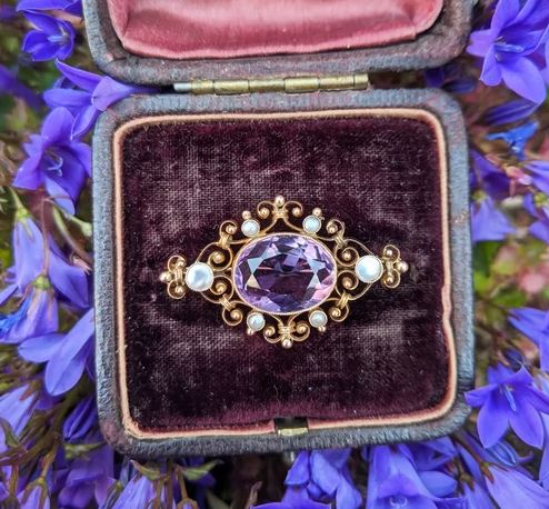 Brooches for an Elegant Look